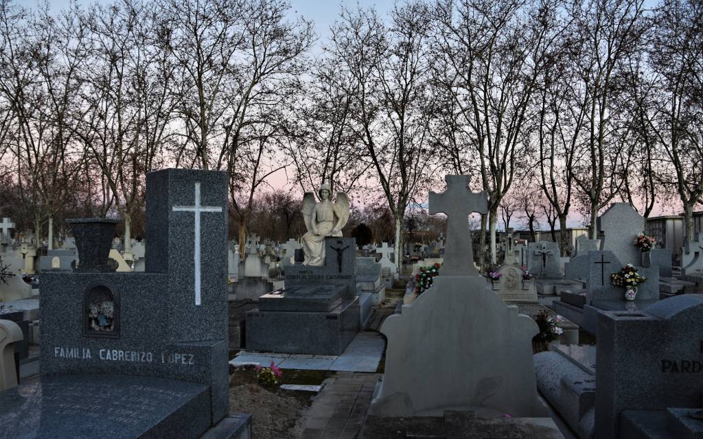 Atardecer cementerio almudena