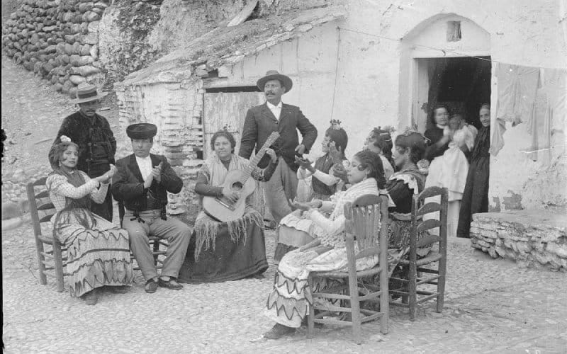 Gitanos tocando música