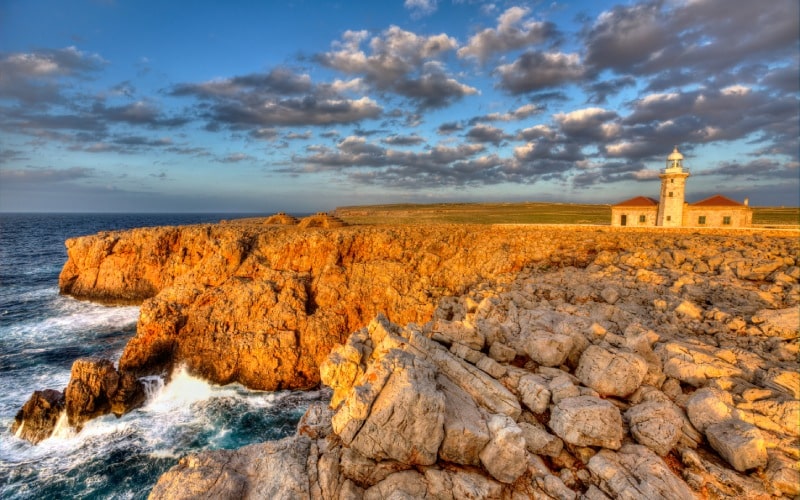 Faro de Punta Nati