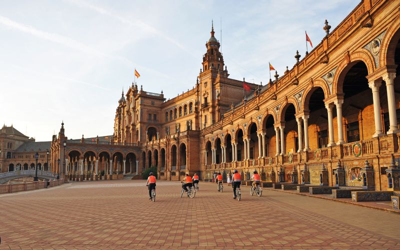 Tour en bicicleta en la Plaza de España de Sevilla