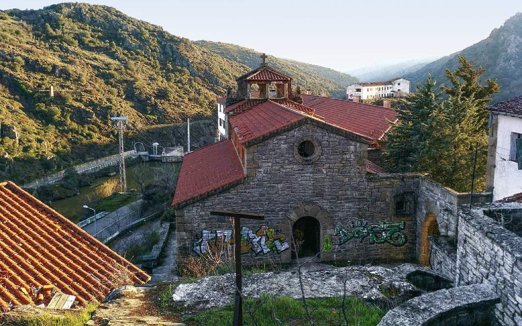 A pesar de que ya nadie lo habita, Salto de Castro es un pueblo con una excepcional ubicación.
