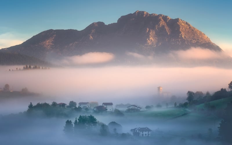 Niebla al amanecer