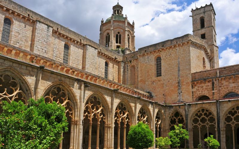 Claustro del monasterio de Santa María de Santes Creus