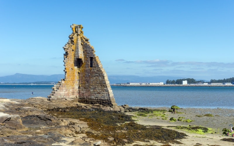 Cambados, en las Rias Baixas, también sufrió el paso de los irmandiños. Así quedó la torre de San Sadurniño