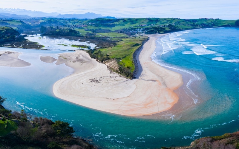 Playa de Oyambre y de la Rabia