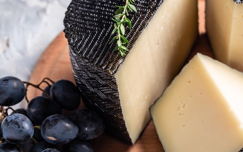 Queso manchego y uvas