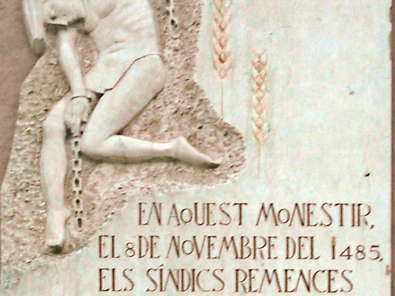 Placa conmemorativa, en el monasterio de Amer, por el 500 aniversario de la aceptación por parte de los remensas de la mediación de Fernando II