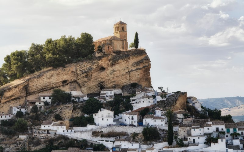 El castillo de Montefrío se alza sobre las casas