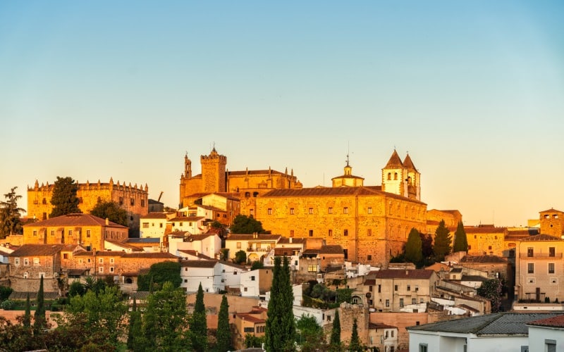 Vista panorámica de la ciudad al atardecer