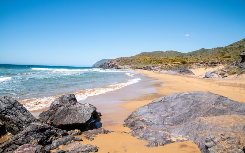 Playa de Calblanque, Murcia, para una escapada de fin de semana en septiembre