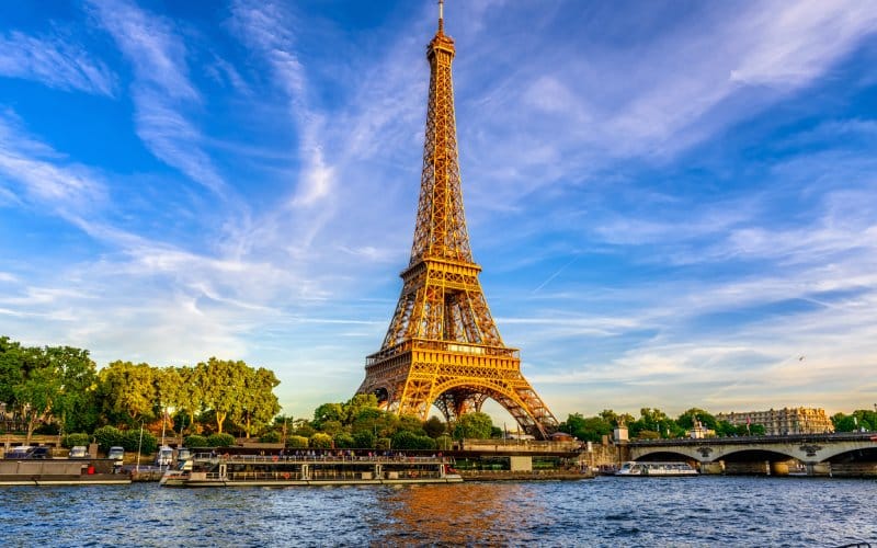 Francia es el único país que hace sombra a España como destino más visitado del mundo