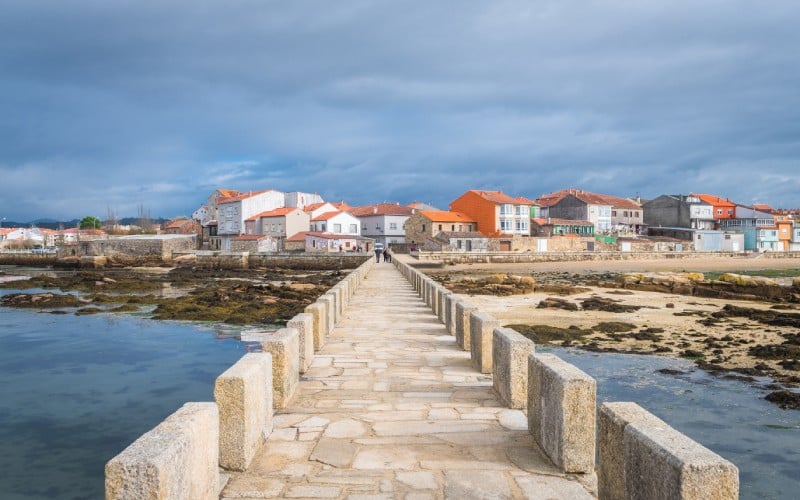 La costa de Cambados en la distancia