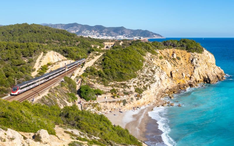 Paisajes de un viaje en tren por Sitges