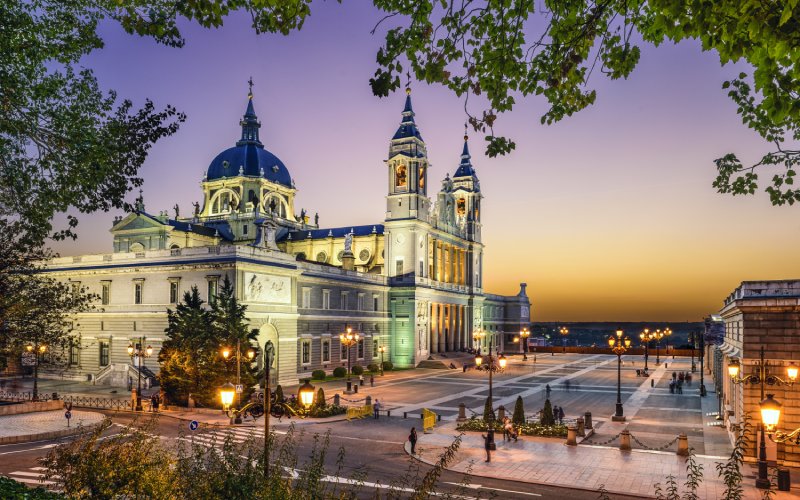 Anochecer en la Almudena, para terminar donde se empezó
