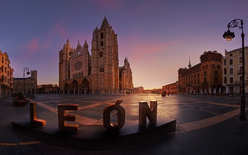 León