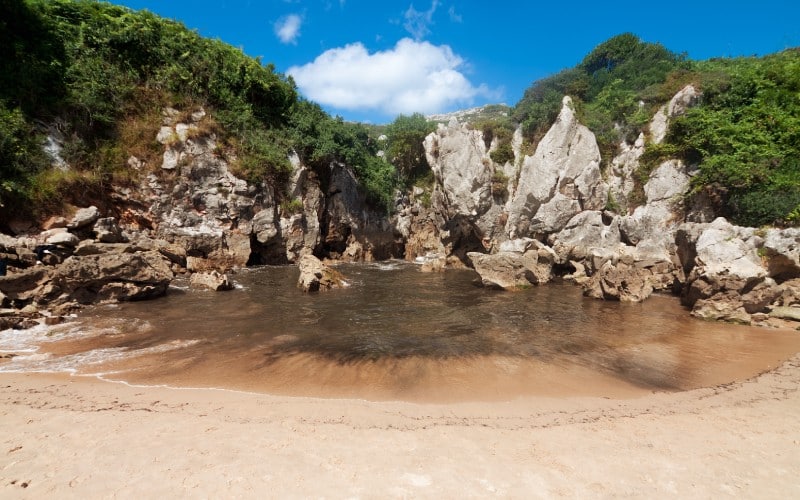 Playa de Gulpiyuri, Asturias