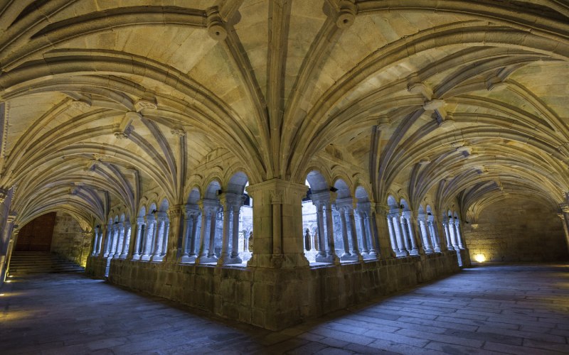 Claustro de los obispos en Santo Estevo