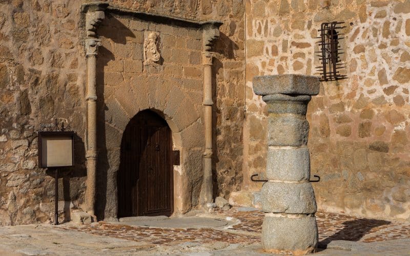 Detalles del castillo de Orgaz
