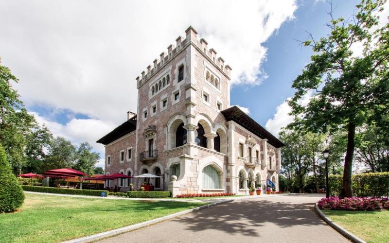 Castillo del Bosque de La Zoreda