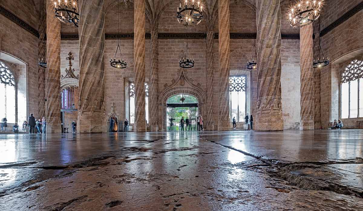 Lonja de la Seda, uno de los edificios más bonitos de España