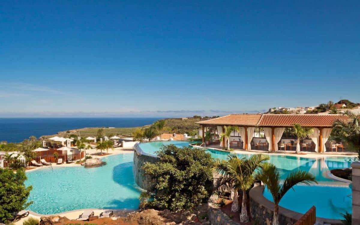 Piscina exterior del Hotel Hacienda del Conde