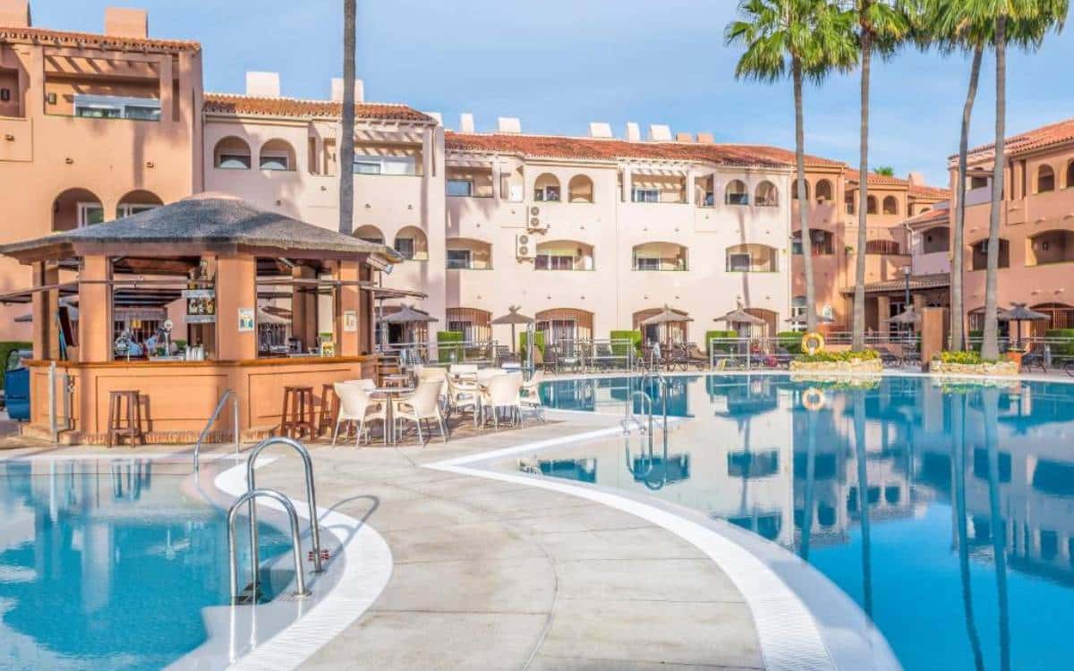 Piscinas de Los Amigos Beach Club