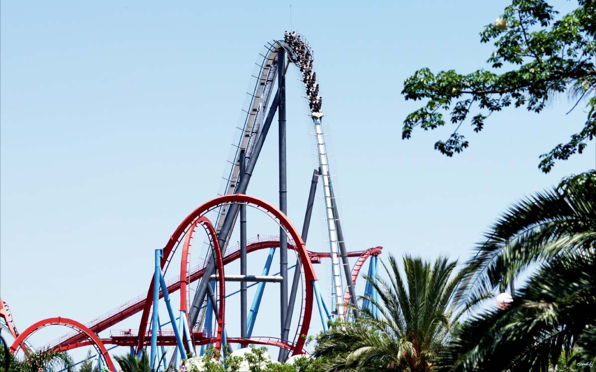 Atracciones Dragon Khan y Shambhala en PortAventura World