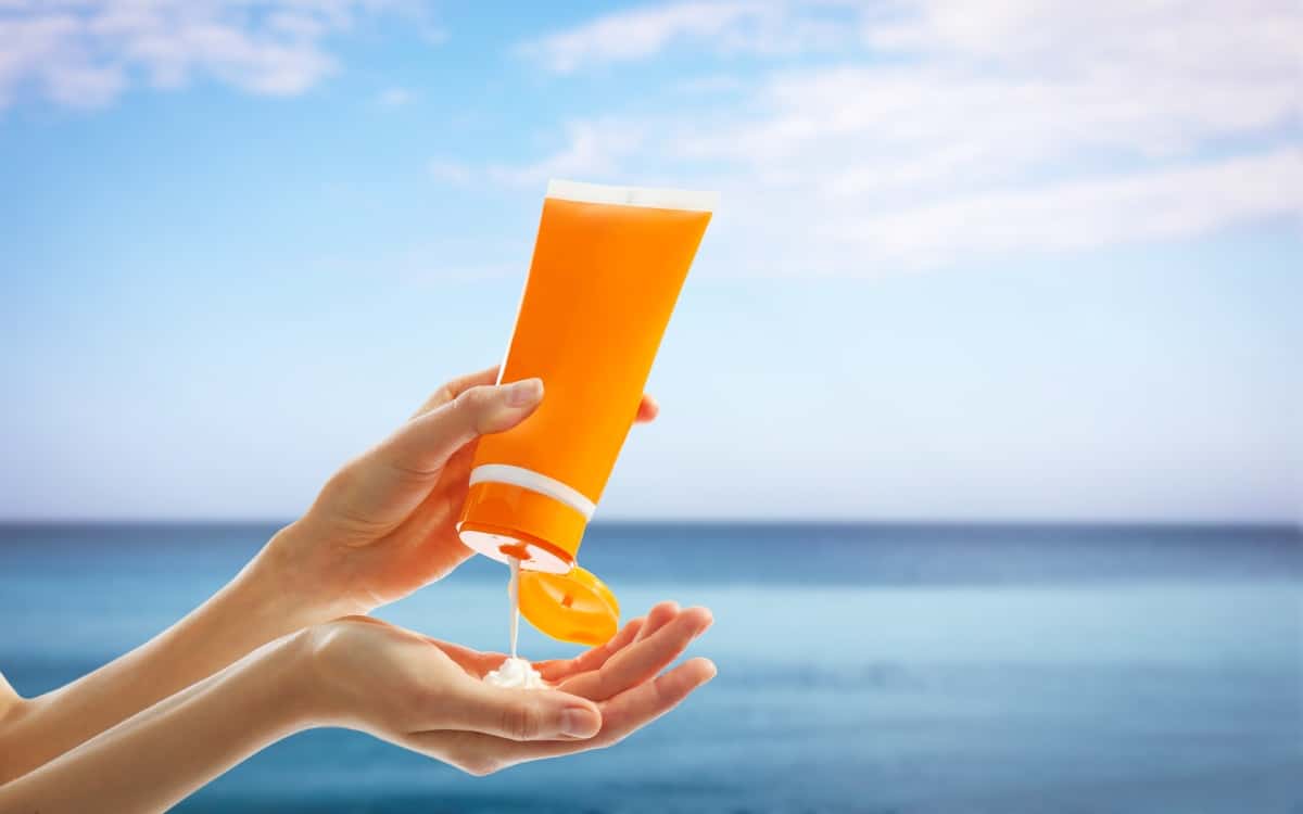 Es importante llevar crema de sol para protegerse la piel
