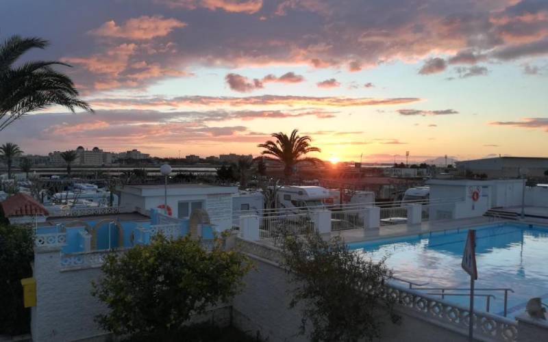 Atardecer en el Camping Bahía de Santa Pola