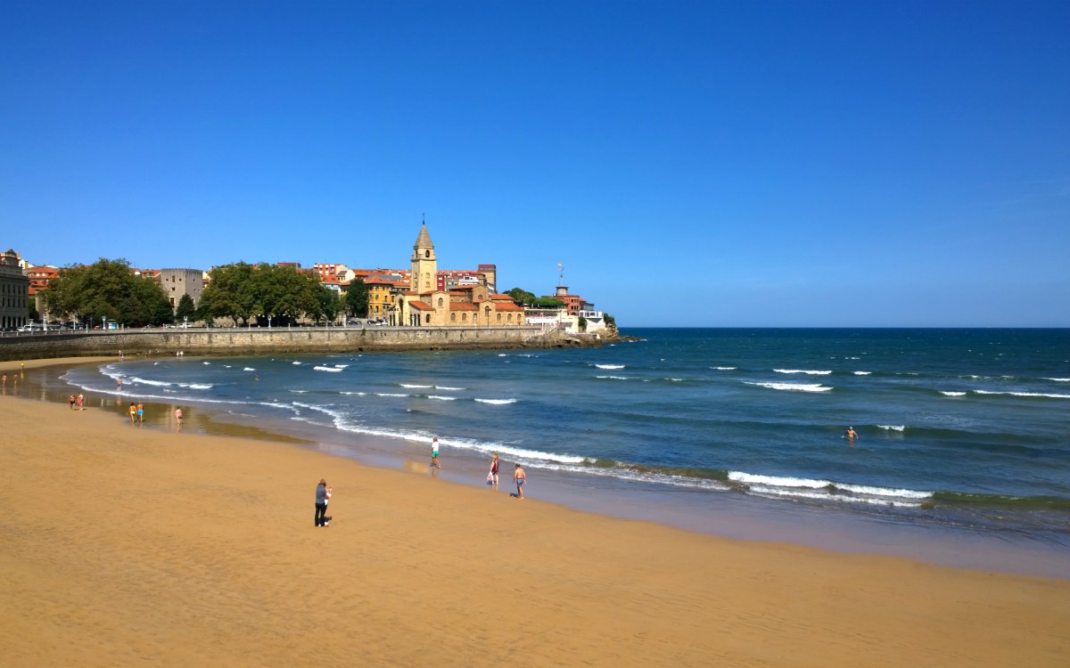 Playa de San Lorenzo en Gijón.