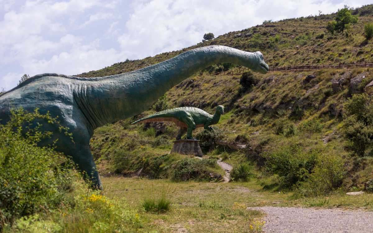 Figuras de dinosaurios en Enciso