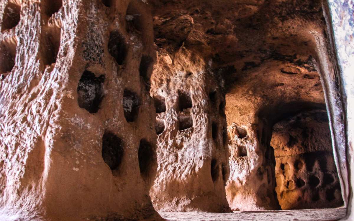 Cuevas de los Cien Pilares