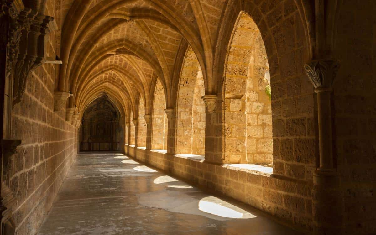 Interior del Monasterio de Piedra