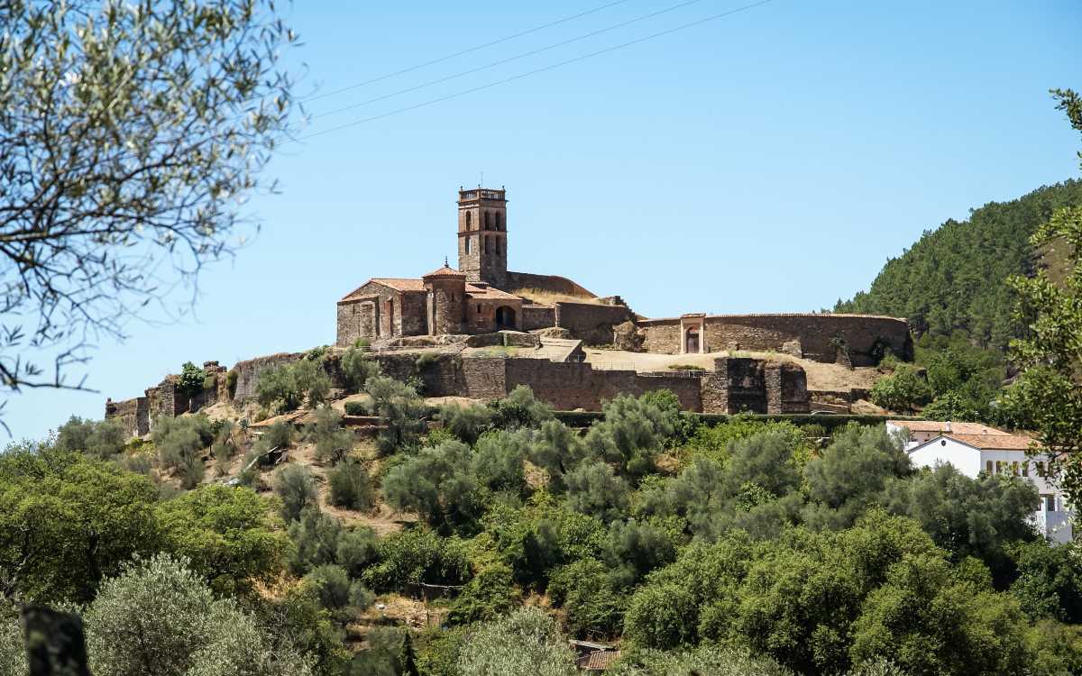 La mezquita ocupa el lugar del antiguo castillo