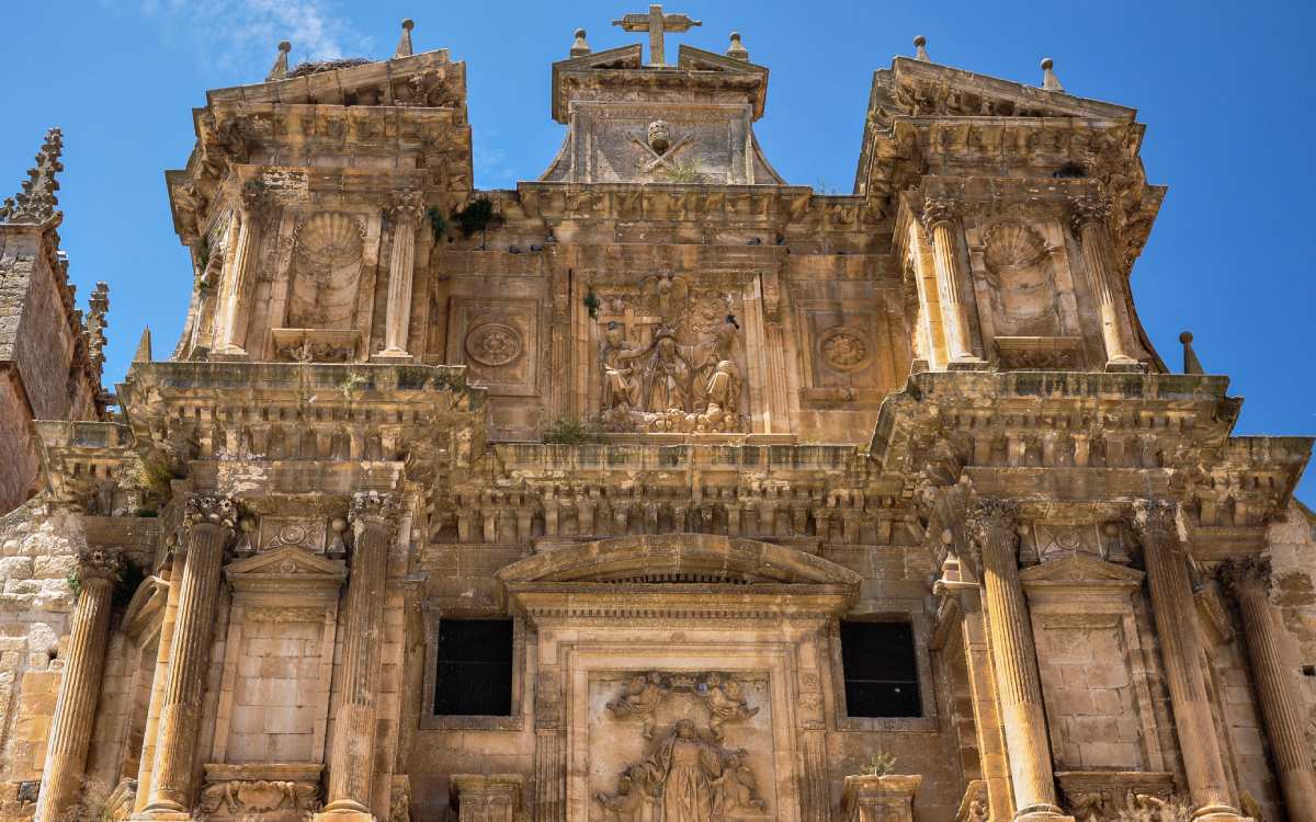 Fachada de la iglesia