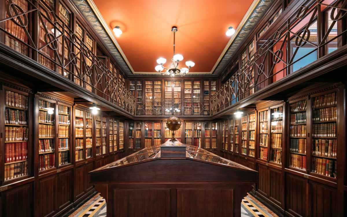Biblioteca Pública Arús