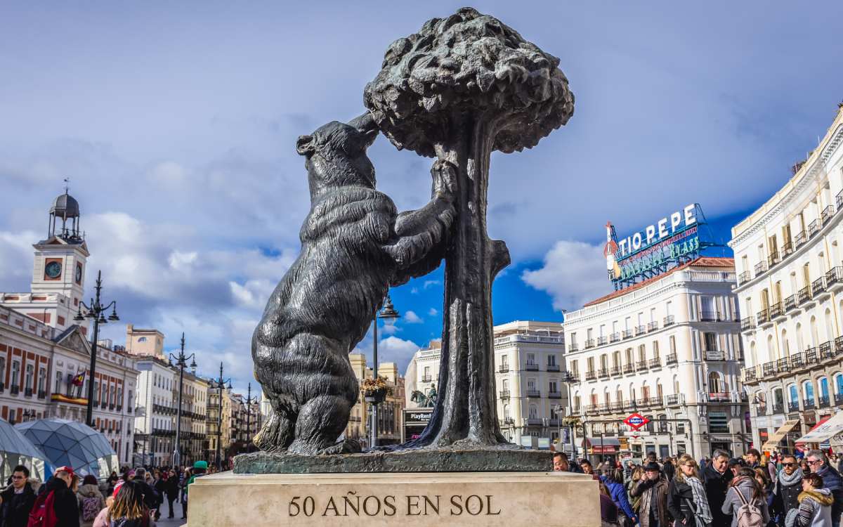 El oso y el madroño o La osa y el madroño