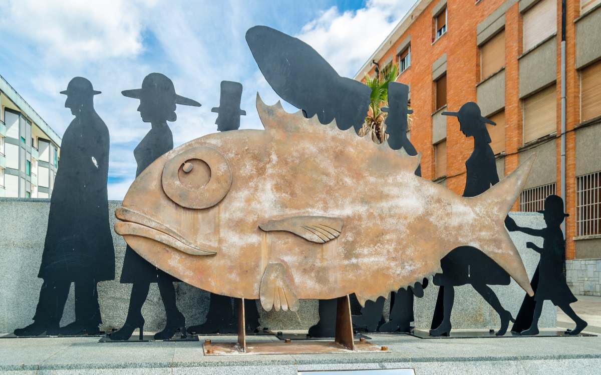 Monumento al carnaval en Santoña