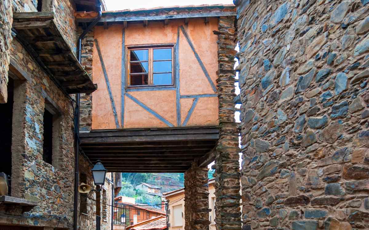 Calle de Robledillo de Gata