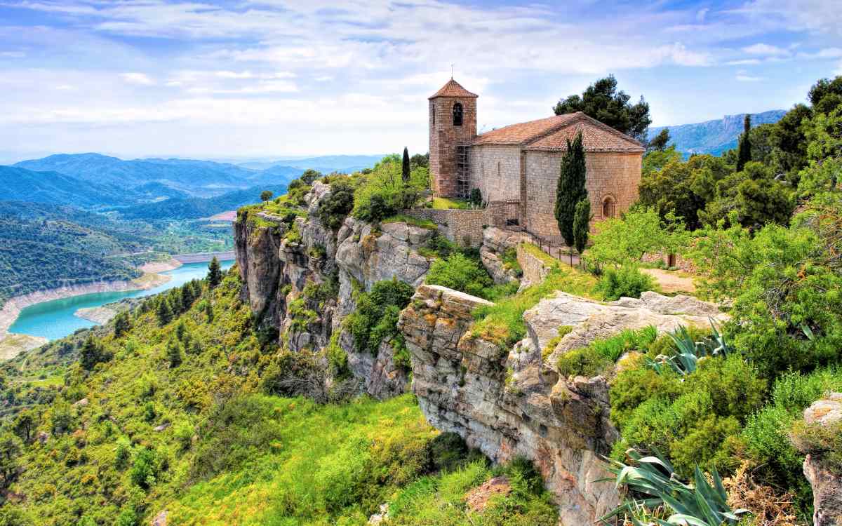 Iglesia románica de Siurana