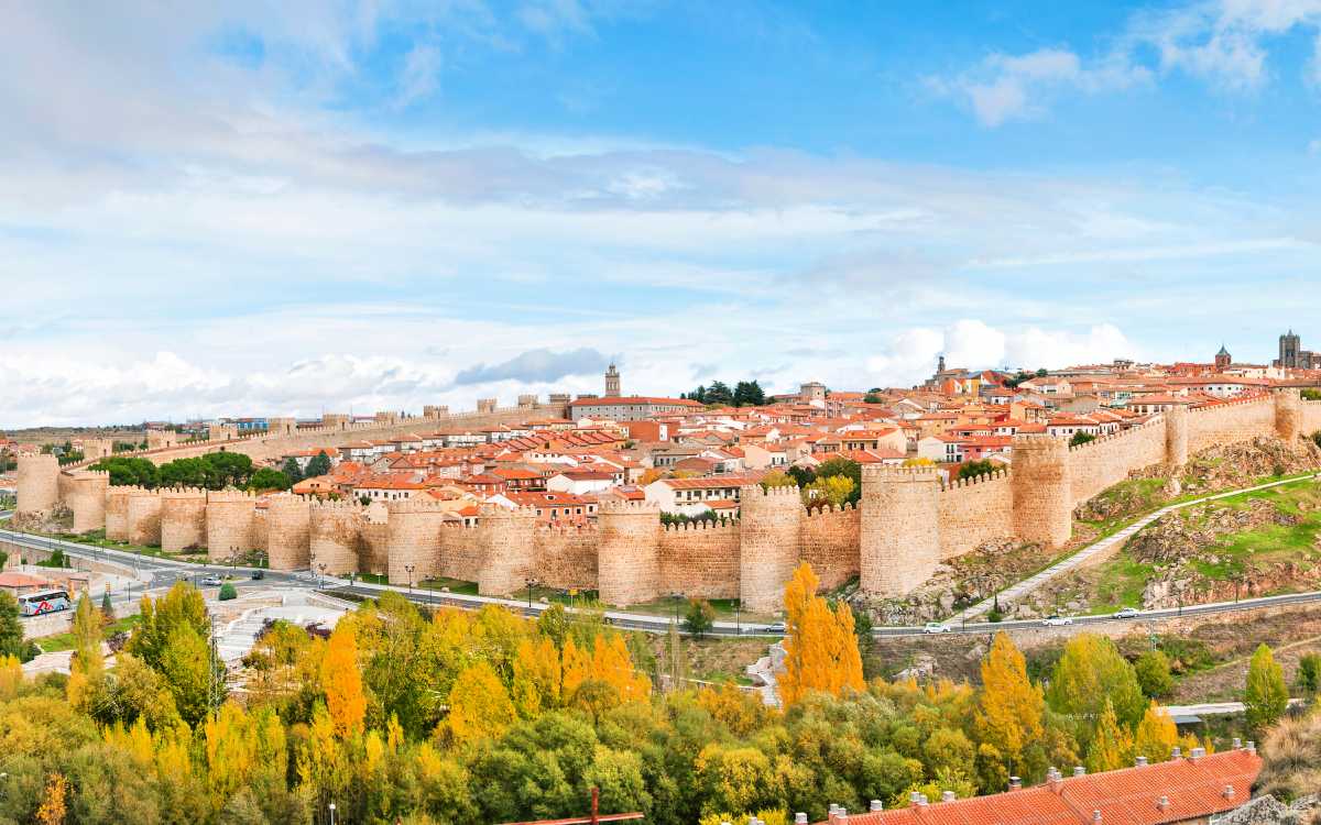 Panorámica de Ávila y sus murallas