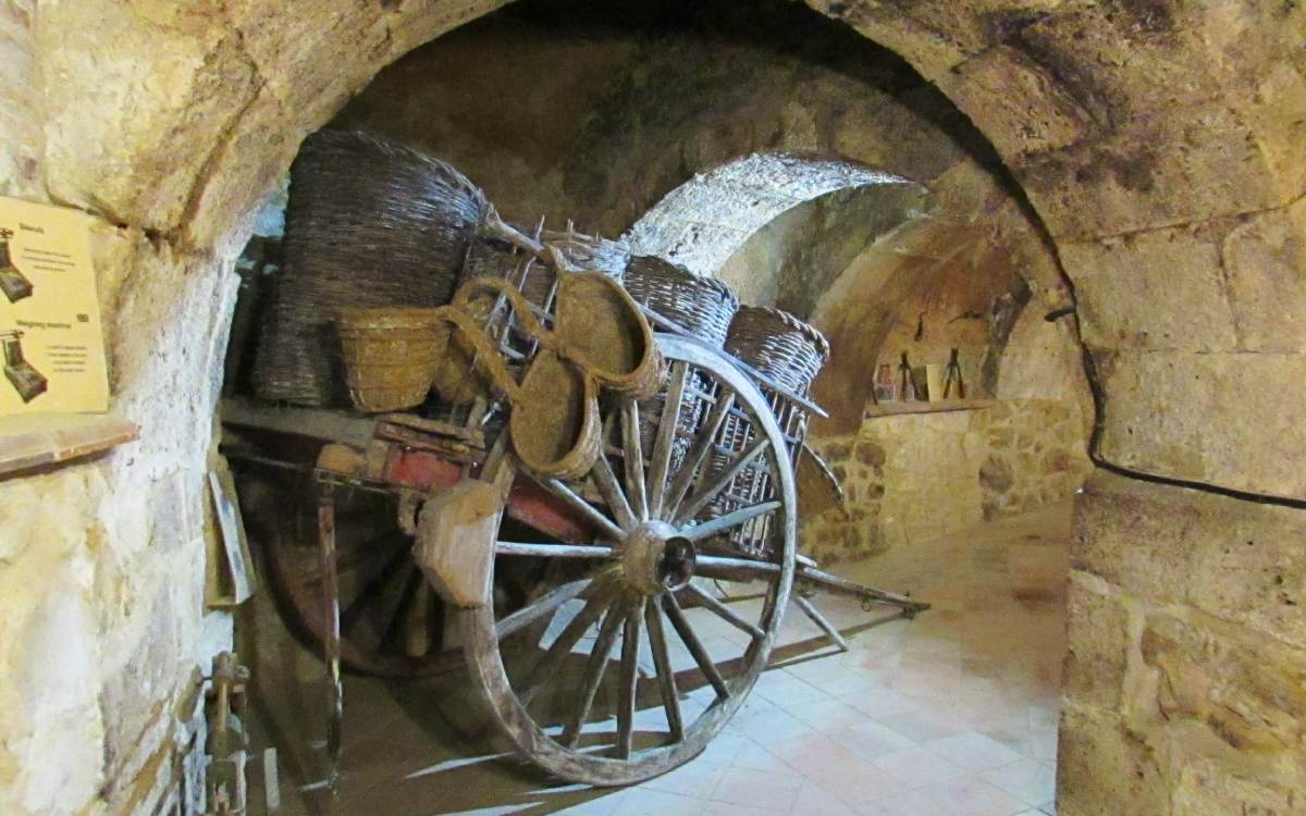 Visitamos las bodegas subterráneas de Aranda de Duero con Ribiértete