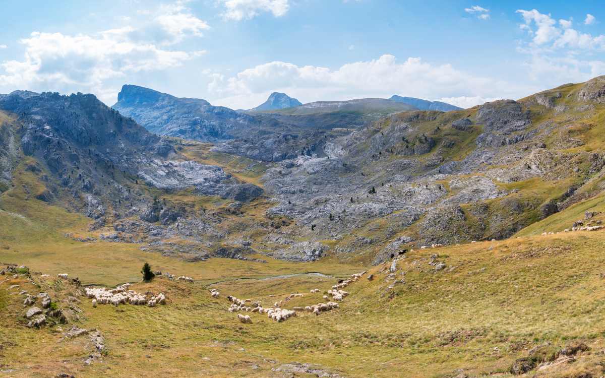 Paisaje montañoso en la Mesa de los Tres Reyes