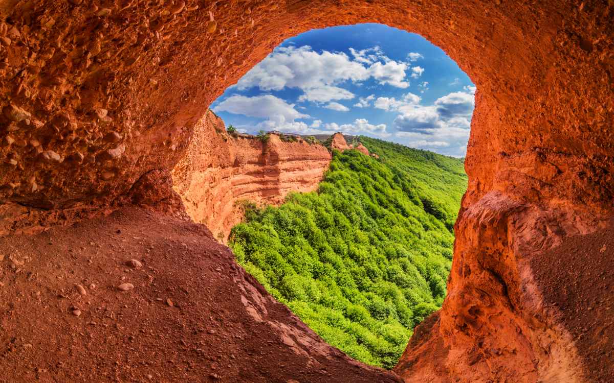 La antigua mina romana deja postales rojizas como esta