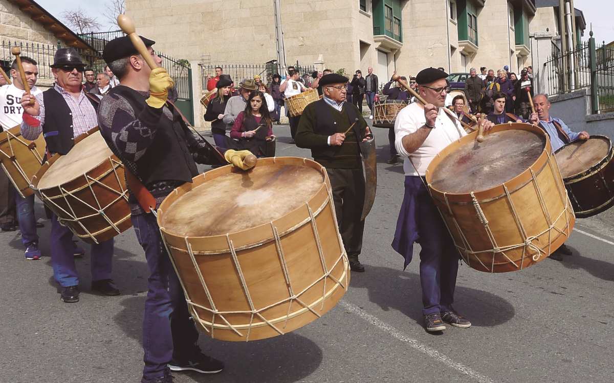 Procesión en el carnaval de Vilariño de Conso