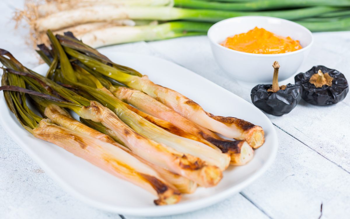 Calçots con salsa romesco