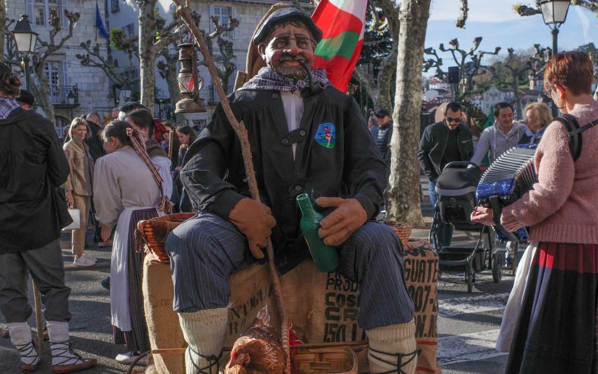 Estatua del Olentzero en Navidad