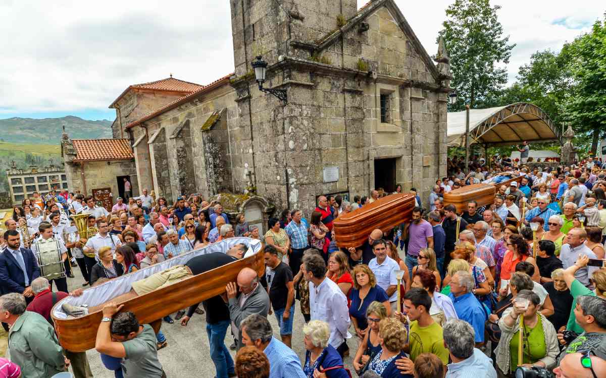 Procesión de cadaleitos