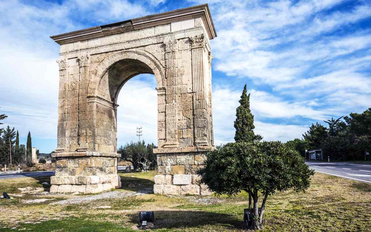 Arco de Bará en Roda de Bará, Tarragona
