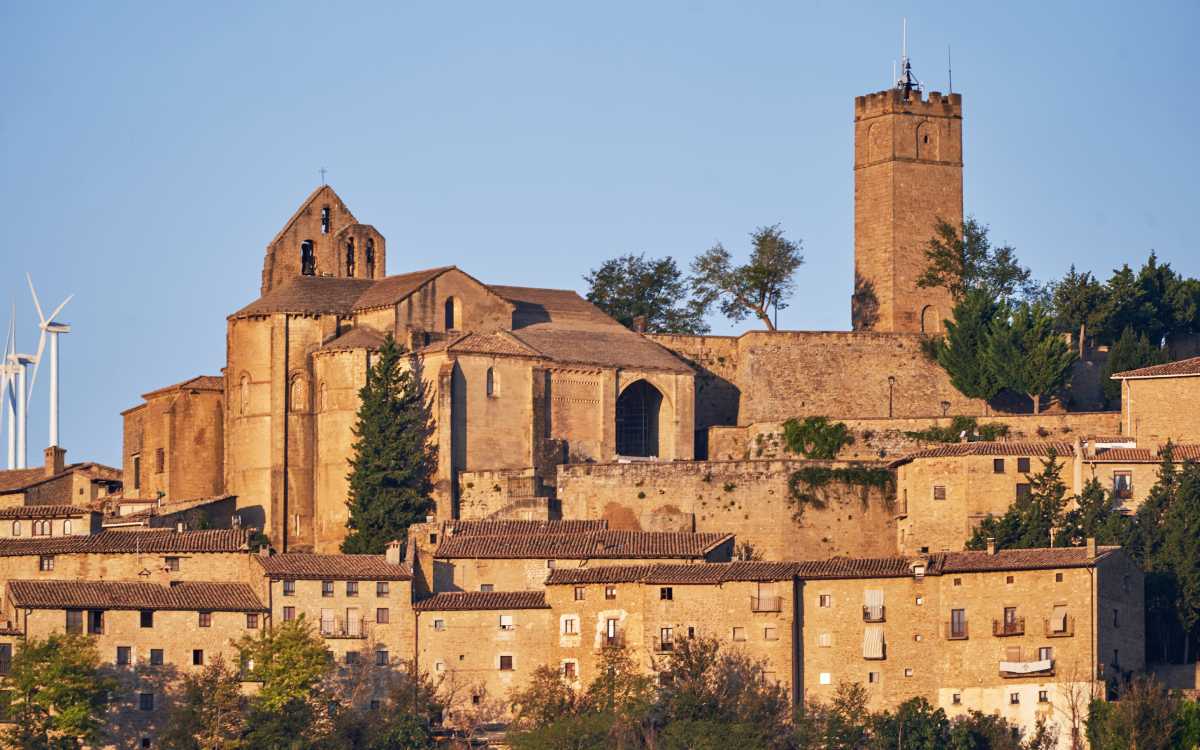 Iglesia Parroquial de San Esteban, al pie del castillo